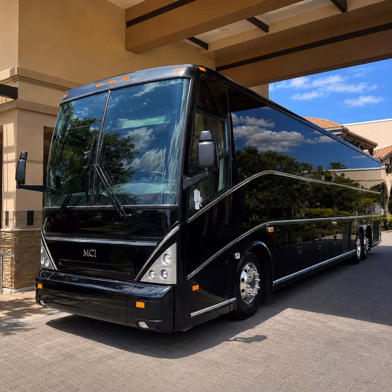 construction crew and worksite shuttle services in st petersburg